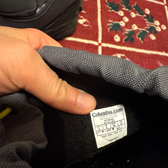 Durable Columbia snow boots for kids. Black base with lavender chevron design. I - Picture 5 of 6